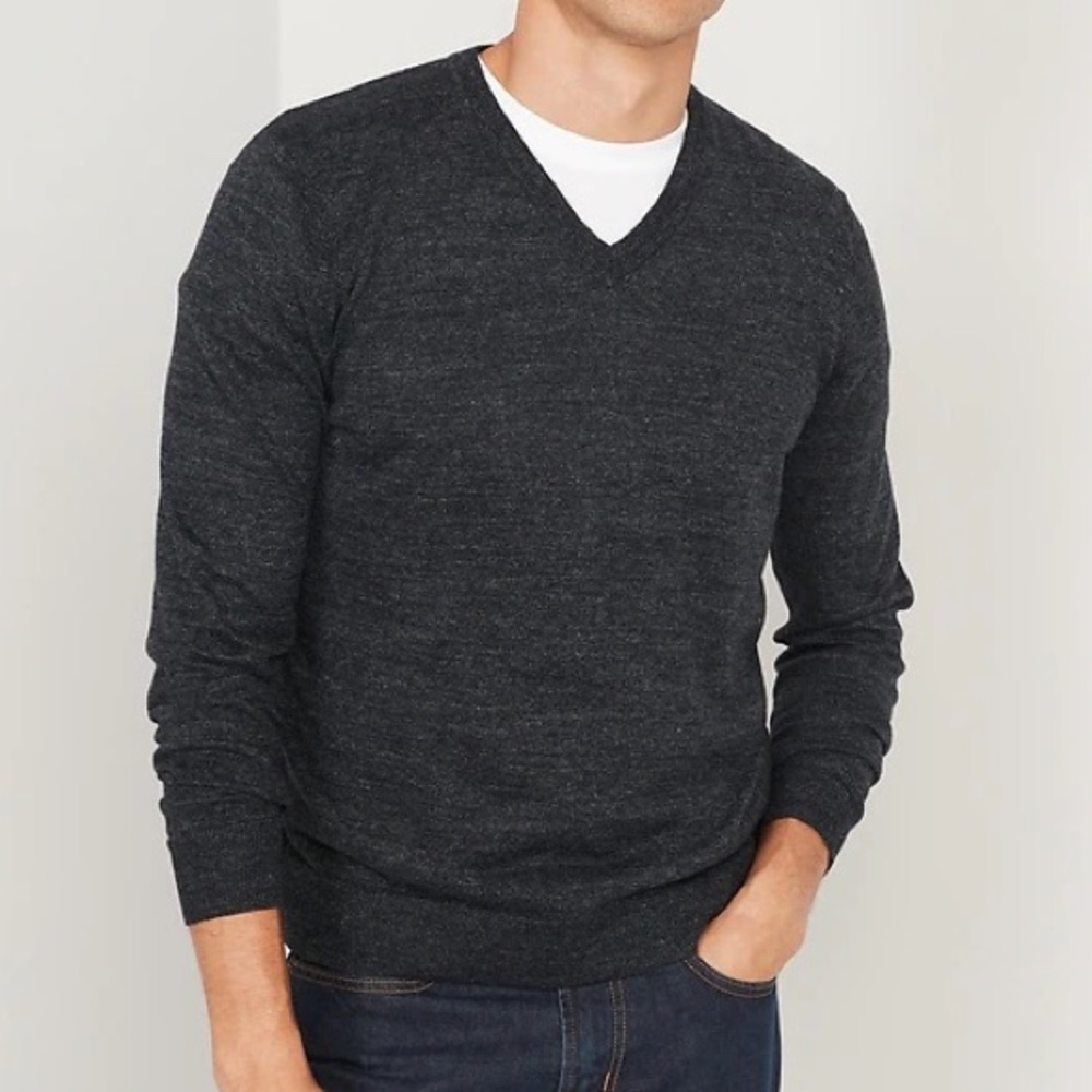 Old Navy v-neck charcoal gray sweater *like new* size M